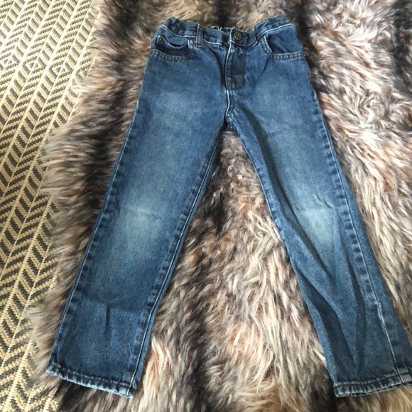 3 pairs of pants and 1 pair of shorts 5T - Picture 2 of 8